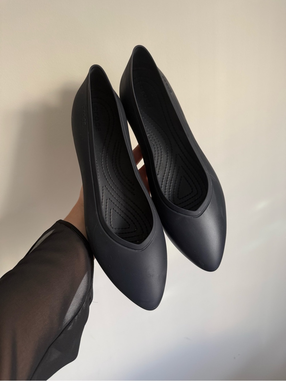 CROCS Women's Matte Black Pointed Slip-On Flats